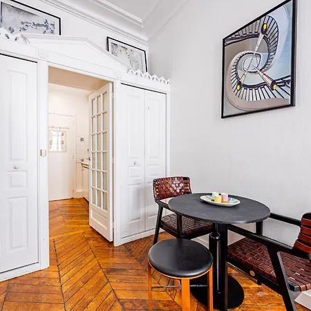 Apartamento Luminous Oasis Steps From The Louvre *