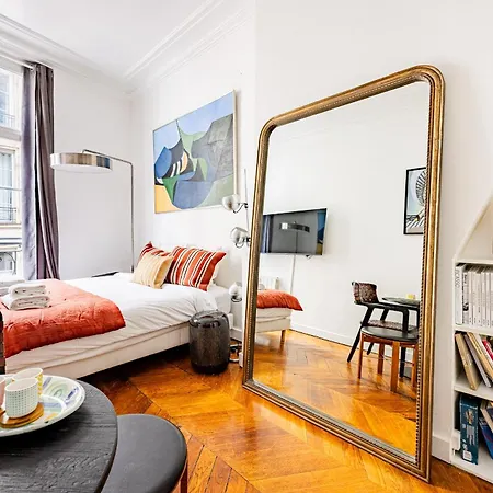 Luminous Oasis Steps From The Louvre