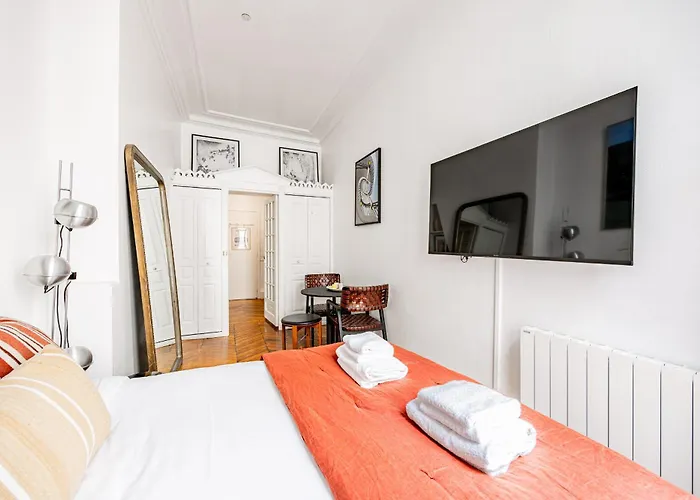 Appartement Luminous Oasis Steps From The Louvre *