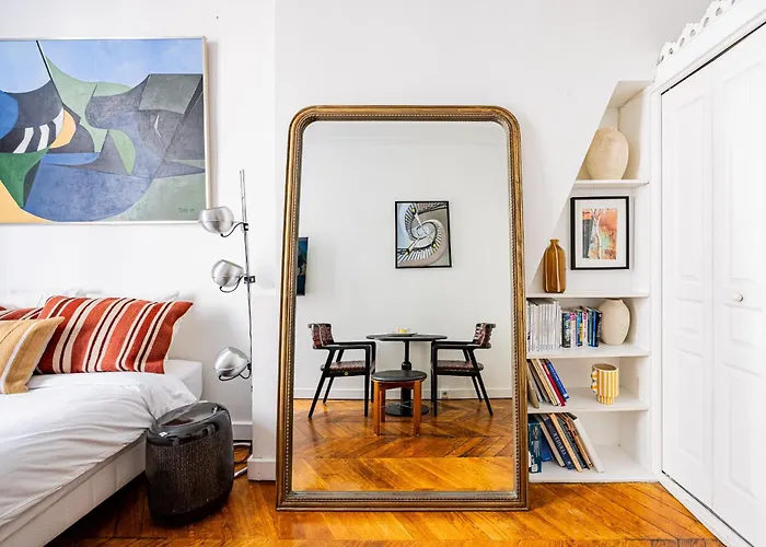 Luminous Oasis Steps From The Louvre Appartement *